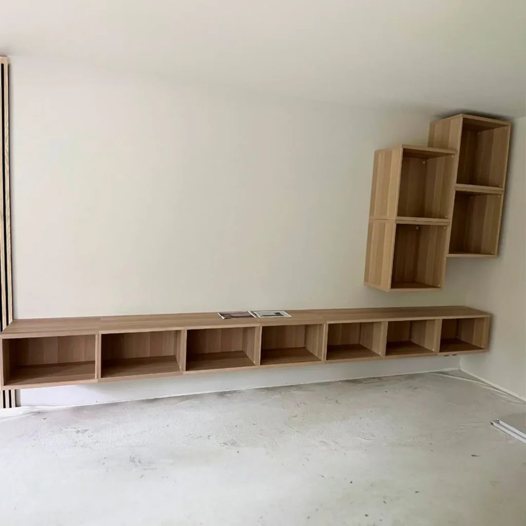 Wandmontage eines hängenden Schranksystems durch David in der Nähe von Zürich