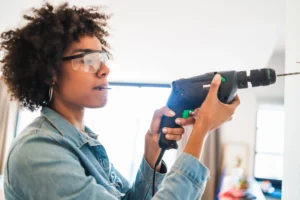 Can you drill in a Swiss rental apartment – woman using drill.